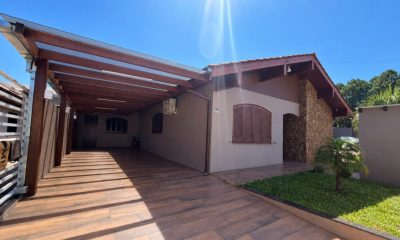 Casa com quiosque e piscina no Centro